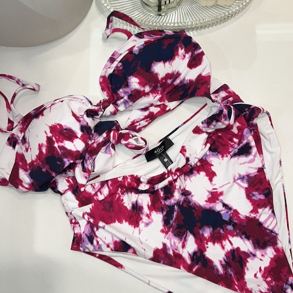 NWT Aqua women’s bikini / bathing suit (one piece with cut outs) size M - Picture 3 of 4